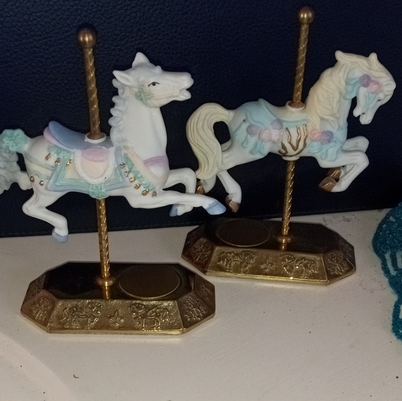 Elegant Pair of Horses Westminster Carousel Collection - Picture 1 of 4